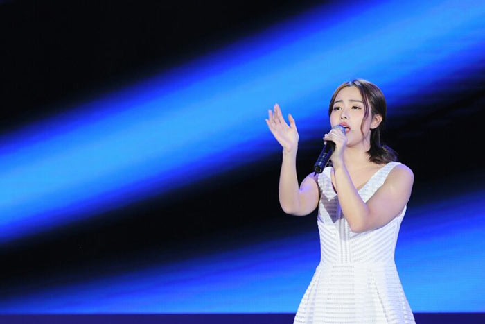 在公司年會(huì)上唱什么樣的歌曲比較好??？